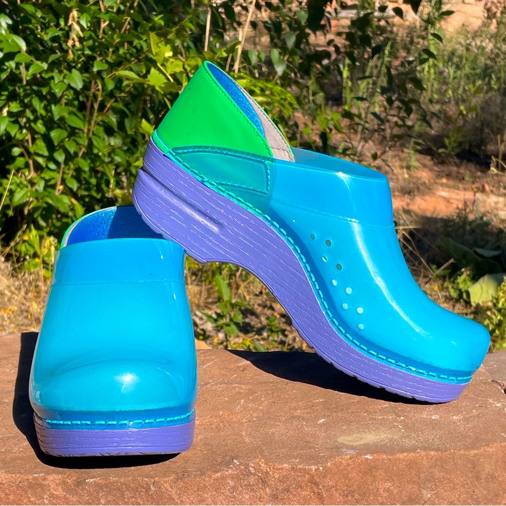 ❤️ Dansko Blue Translucent Professional Clogs